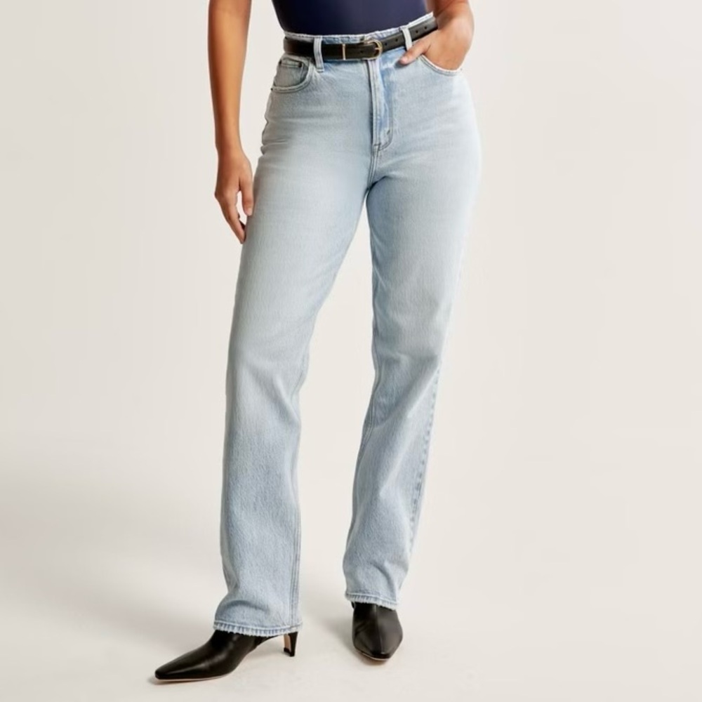 Abercrombie & Fitch Curve Love Ultra High Rise 90s Straight Jean Light Wash
